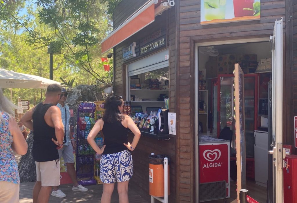 WhatsApp Image 2025-10-09 at 12.10.22 (1)